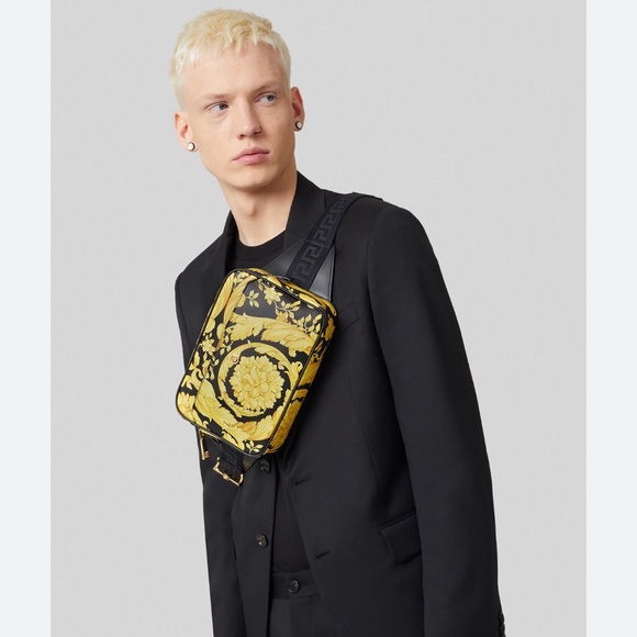 Authentic Versace Designer Belt Bags Leather - Picture 6 of 16